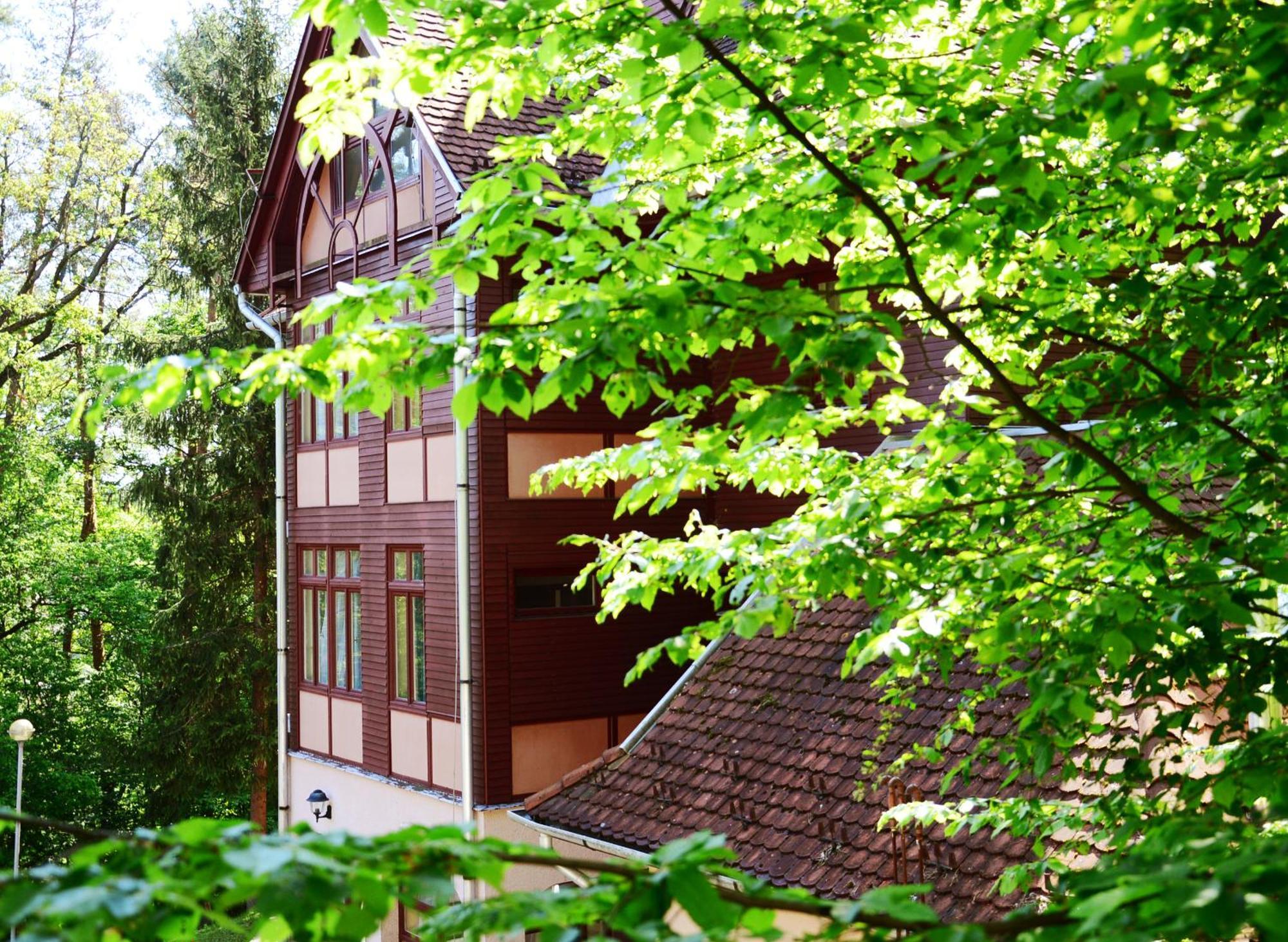 Ezuestfenyo Hotel แตลกิบานยา ภายนอก รูปภาพ