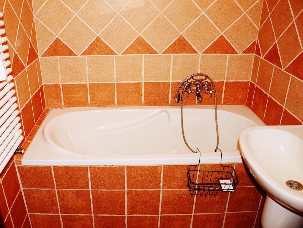 Ezuestfenyo Hotel แตลกิบานยา ภายนอก รูปภาพ