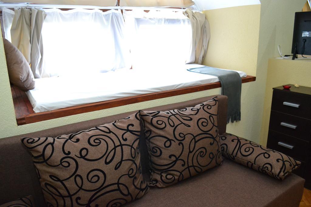 Ezuestfenyo Hotel แตลกิบานยา ภายนอก รูปภาพ
