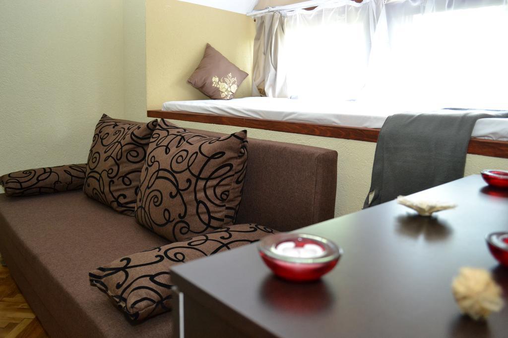 Ezuestfenyo Hotel แตลกิบานยา ภายนอก รูปภาพ