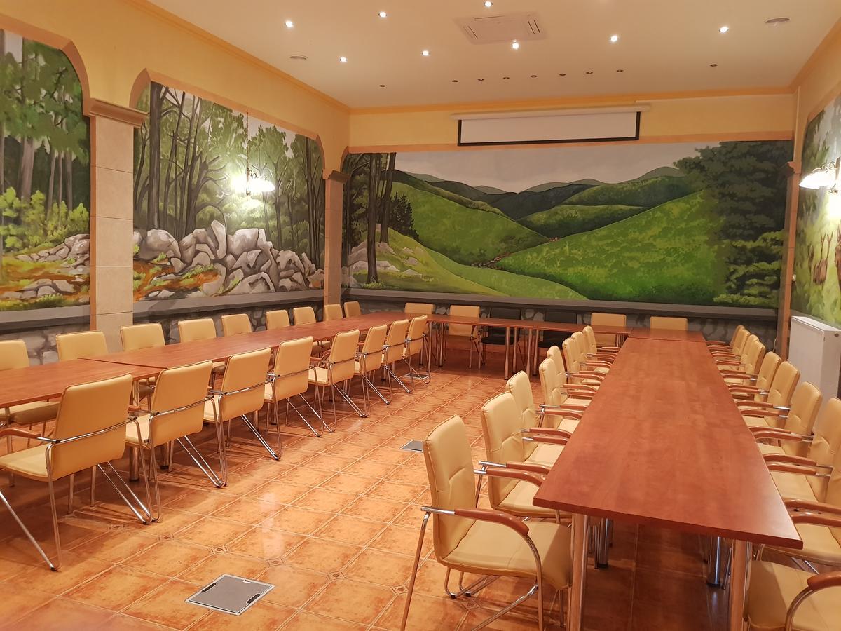 Ezuestfenyo Hotel แตลกิบานยา ภายนอก รูปภาพ